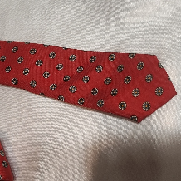 Classic Red Floral Men's Tie. All silk. - Picture 5 of 6